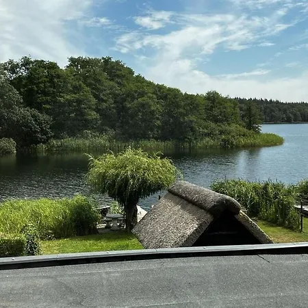 Schaal Lake Paradise